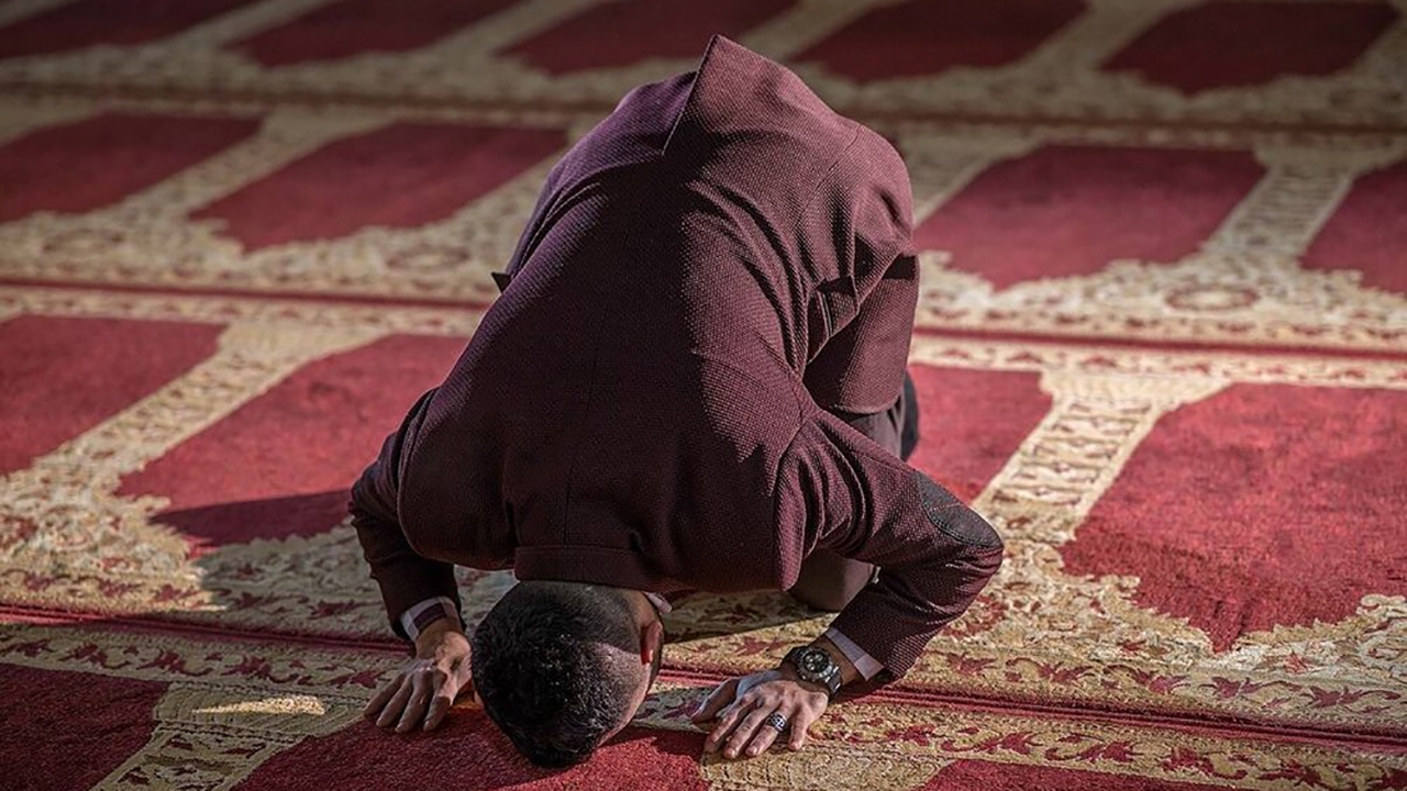 هرگز وارد بهشت نشود مگر کسی که در برابر خدا تسلیم باشد.  حضرت محمد(ص)