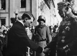 هیتلر و هیندنبورگ در مراسم روز پوتسدام-21 مارس 1933