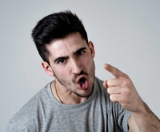 نهی اسلام از دشنام دادن