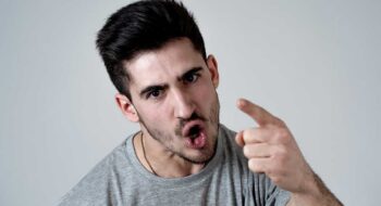 نهی اسلام از دشنام دادن