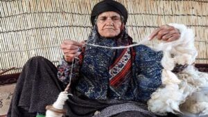 زنان اسماعیلی مذهب،به ویژه در خراسان،همیشه عُشر (یک دهم) نخهایی که می ریسیدند و می فروختند را برای سهم امام کنار می گذاشتند تا او به مصرف مصالح اسماعیلیان برساند
