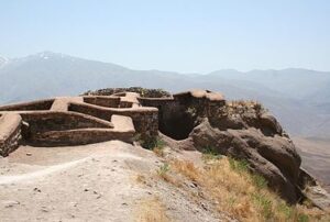 بقایای قلعه الموت مقر حسن صباح در اطراف شهر قزوین