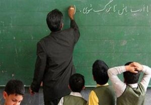 به دنبال روزی حلال رفتن را رها نکن؛زیرا این در تقویت دینت مؤثر است. امام صادق(ع)